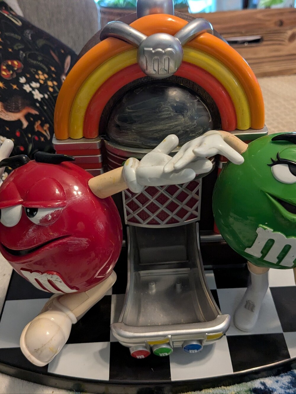 2004 M&M'S Retro Jukebox Candy Dispenser with Red and Green Characters